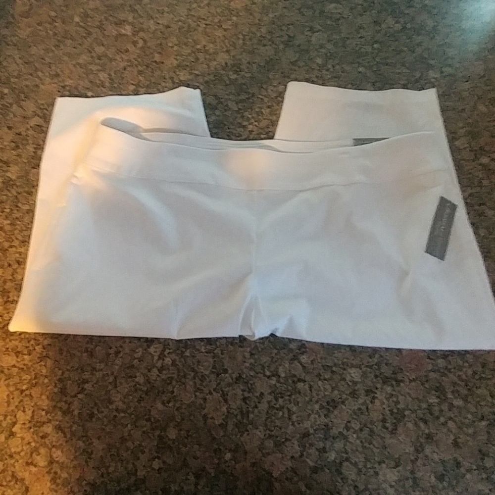 Cj banks white slimming capris Sz 24w